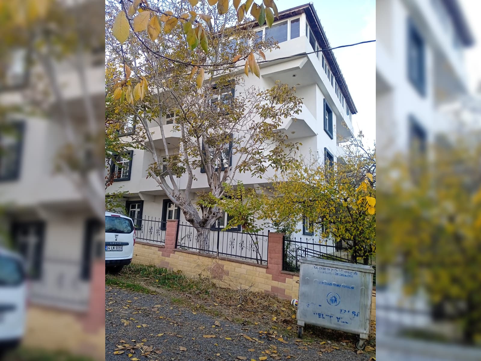 Barbaros Erkek Medresesi dış cephesi
